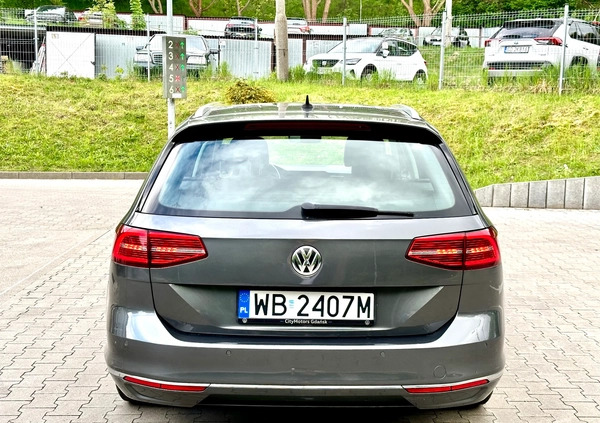 Volkswagen Passat cena 59999 przebieg: 200000, rok produkcji 2016 z Gdynia małe 596